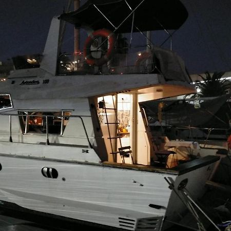 Отель Barco Lucky Сан-Адриан-де-Бесос Экстерьер фото