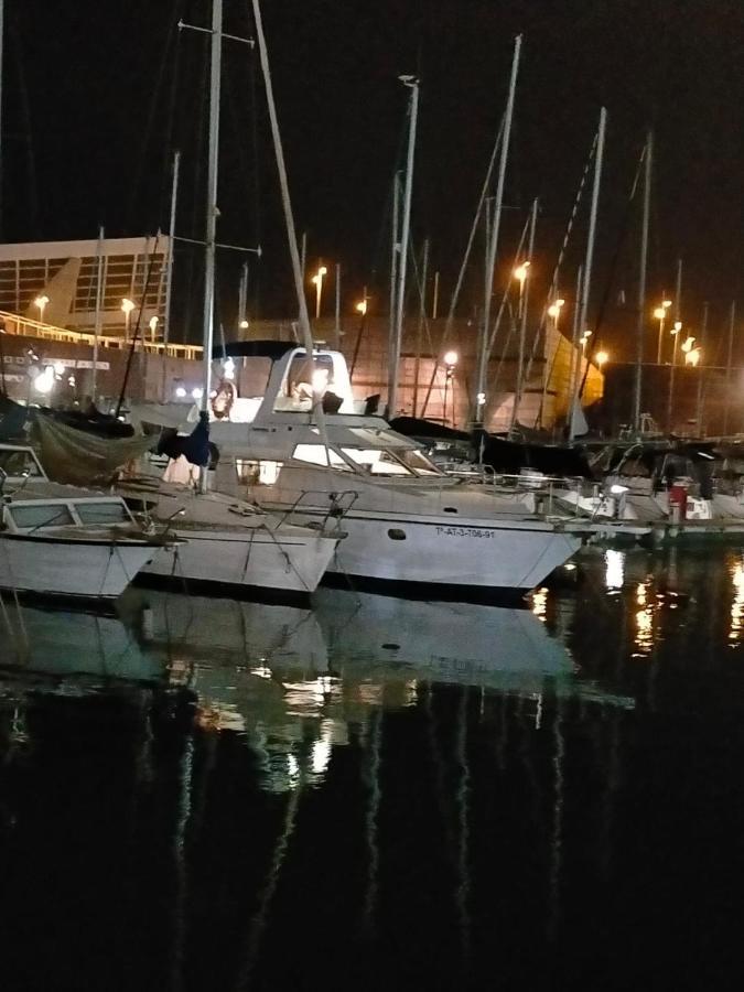 Отель Barco Lucky Сан-Адриан-де-Бесос Экстерьер фото